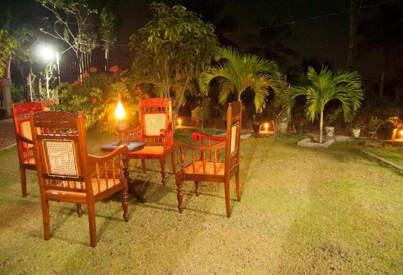 هتل Velapura River Garden