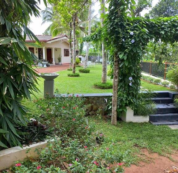 هتل Velapura River Garden
