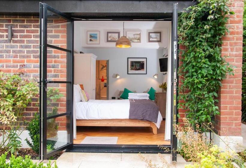 بنسيون Bosham   Private And Self Contained Double Garden Room