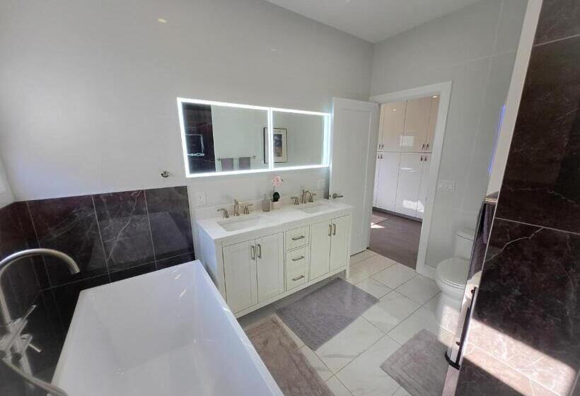 پانسیون Byward Market Luxury Guesthouse