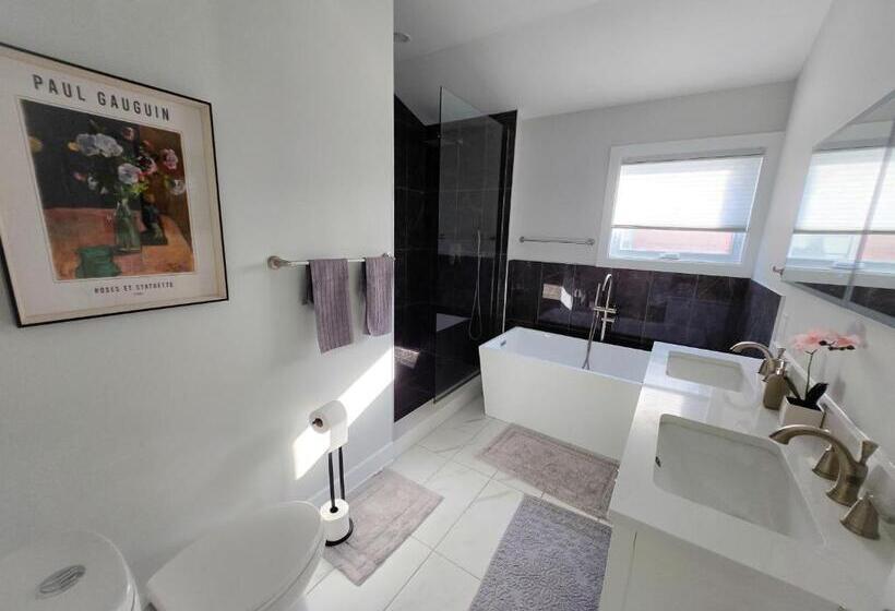 پانسیون Byward Market Luxury Guesthouse