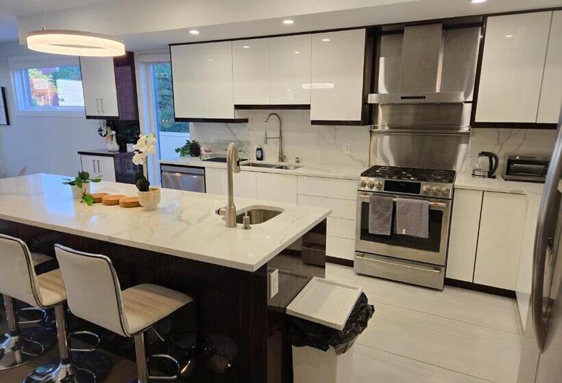 پانسیون Byward Market Luxury Guesthouse