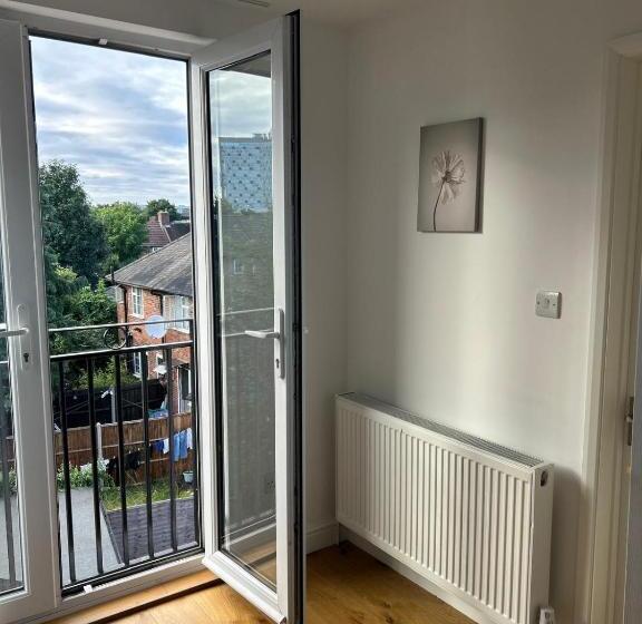 Пансион Rooms In London Next To Tube And Wimbledon