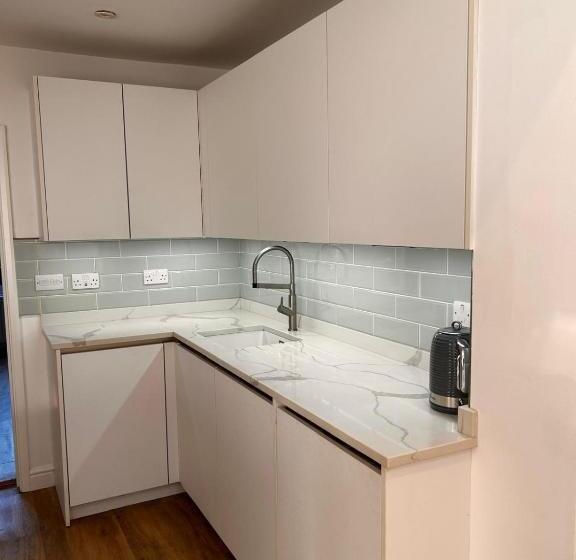 Пансион Rooms In London Next To Tube And Wimbledon