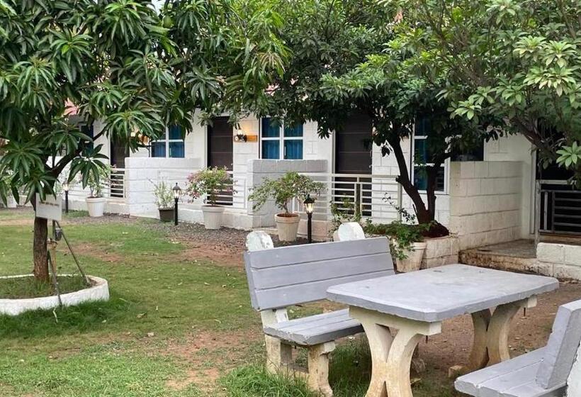 אתר נופש Pra Tiksha Farm