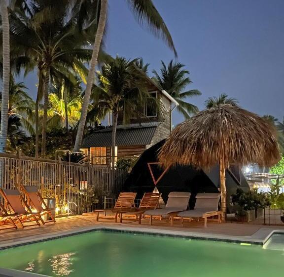 هتل Almare Zonte Beachfront Glamping