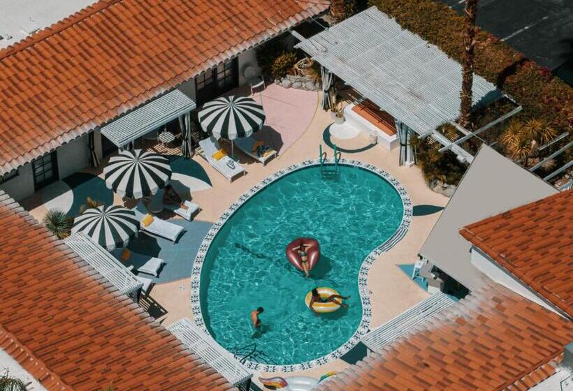 هتل Best Location Most Glamorous Ps Poolside Stay