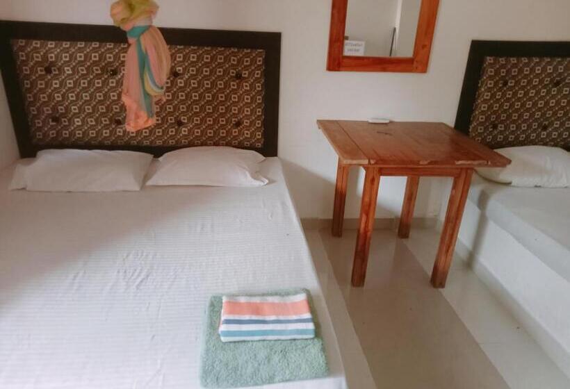 هتل Wild Eagle Safari Resort
