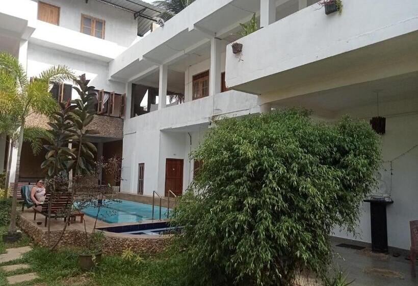 هتل Wild Eagle Safari Resort