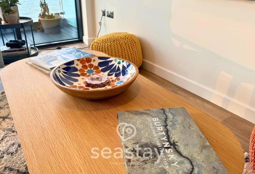 هتل Sail Penthouse   Beach & Parking