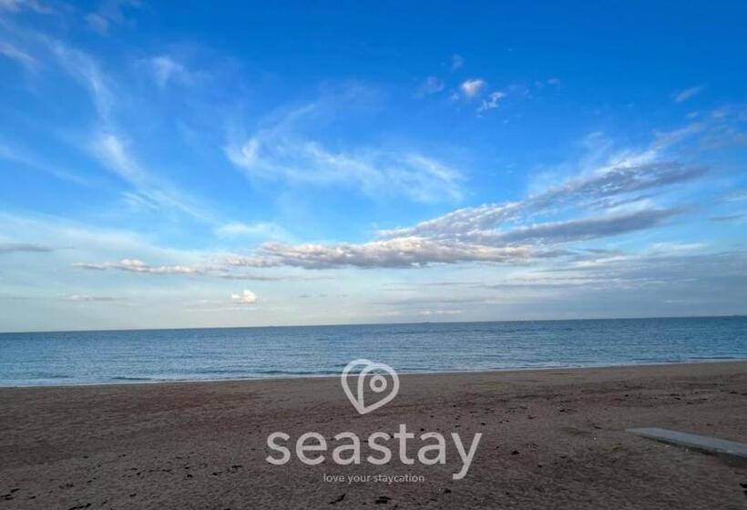 هتل Sail Penthouse   Beach & Parking