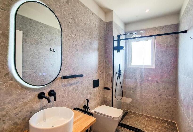 هتل Sunset Shoreline Saranda   Sea View   Free Private Parking   Pool