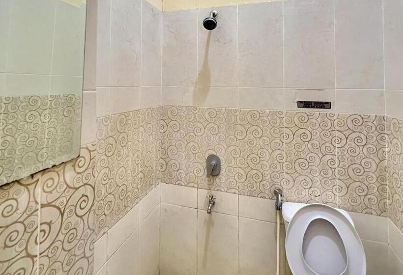 هتل Wisma Anggrek Syariah Mitra Reddoorz