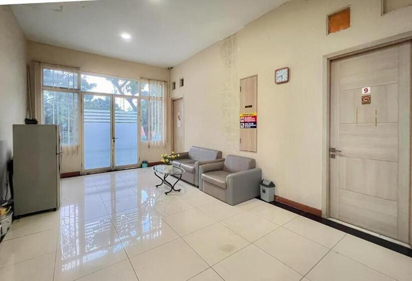 هتل Wisma Anggrek Syariah Mitra Reddoorz