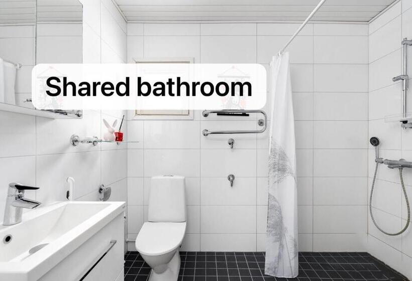 פנסיון A Sofabed For Overnight Sleep Near Metro, Free Street Parking