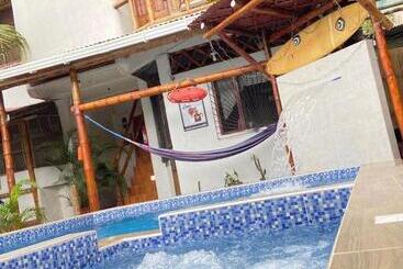 پانسیون Casa Surf Brother S He Enalu