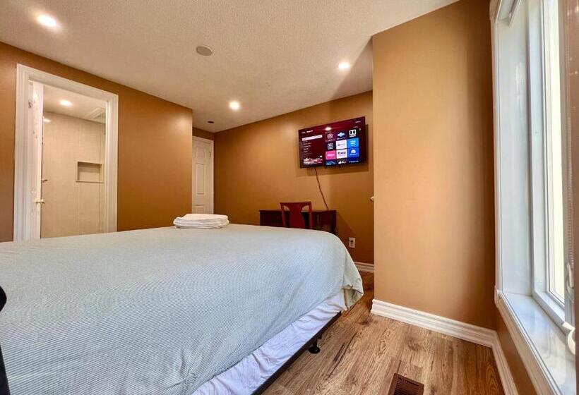 پانسیون Cozy Home Near Hillcrest Mall In Central Richmond Hill