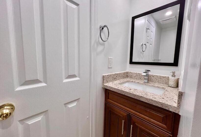 پانسیون Cozy Home Near Hillcrest Mall In Central Richmond Hill