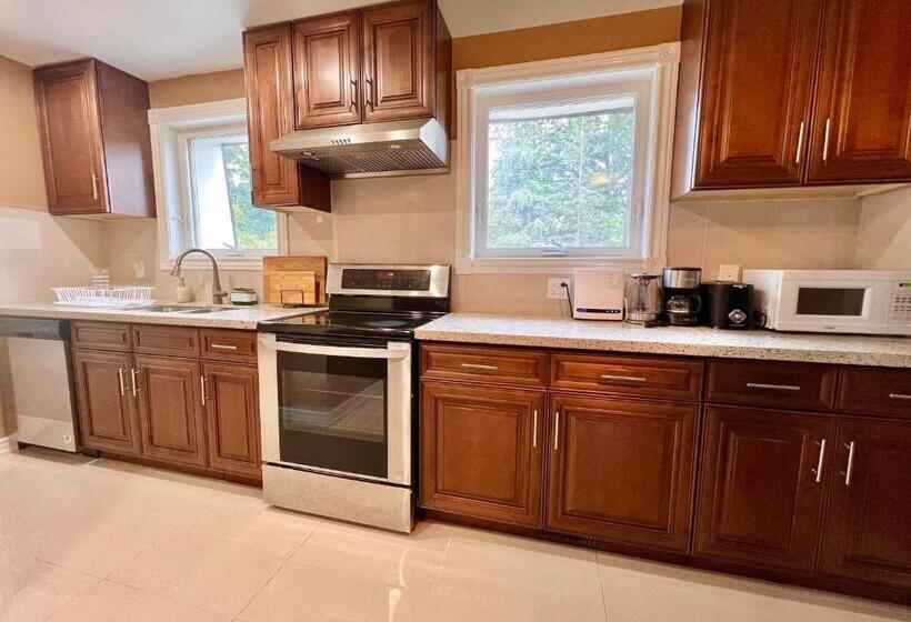 پانسیون Cozy Home Near Hillcrest Mall In Central Richmond Hill