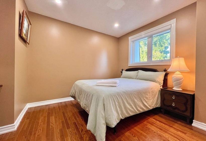 پانسیون Cozy Home Near Hillcrest Mall In Central Richmond Hill
