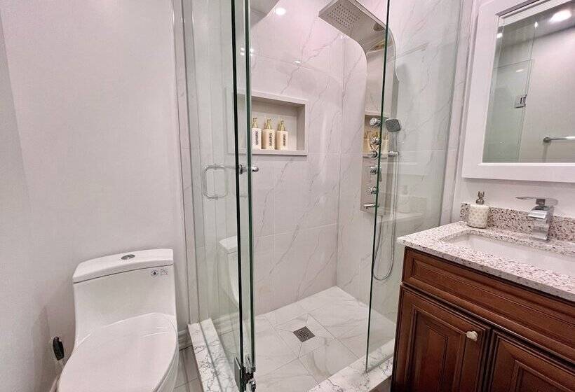 پانسیون Cozy Home Near Hillcrest Mall In Central Richmond Hill