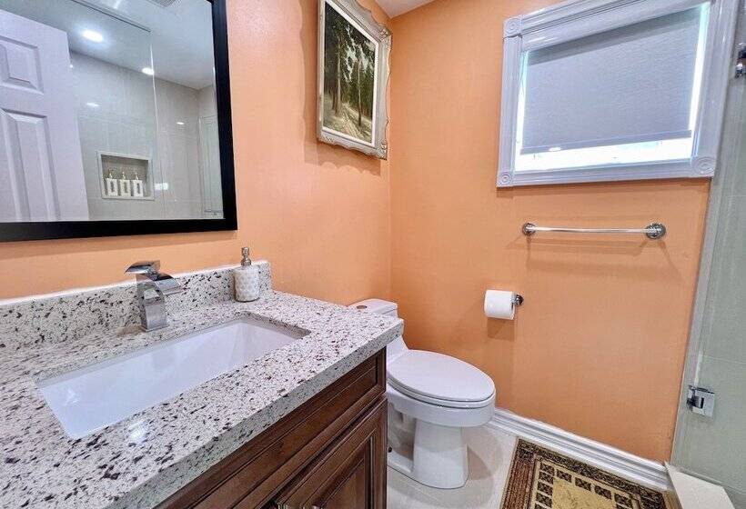 پانسیون Cozy Home Near Hillcrest Mall In Central Richmond Hill