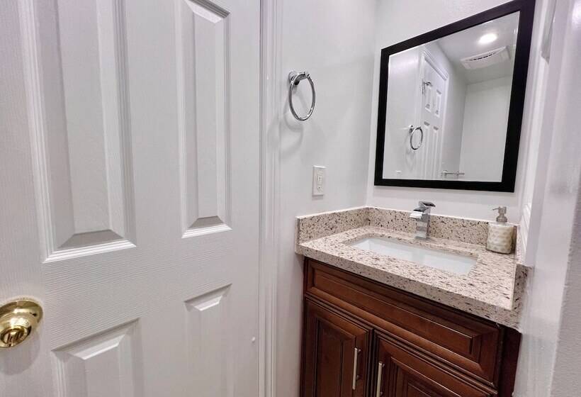 پانسیون Cozy Home Near Hillcrest Mall In Central Richmond Hill