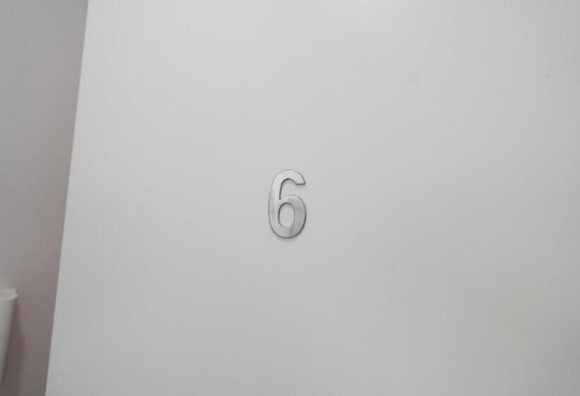 پانسیون Prestige House 6