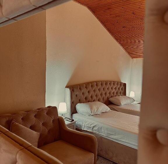 پانسیون Woodhouse