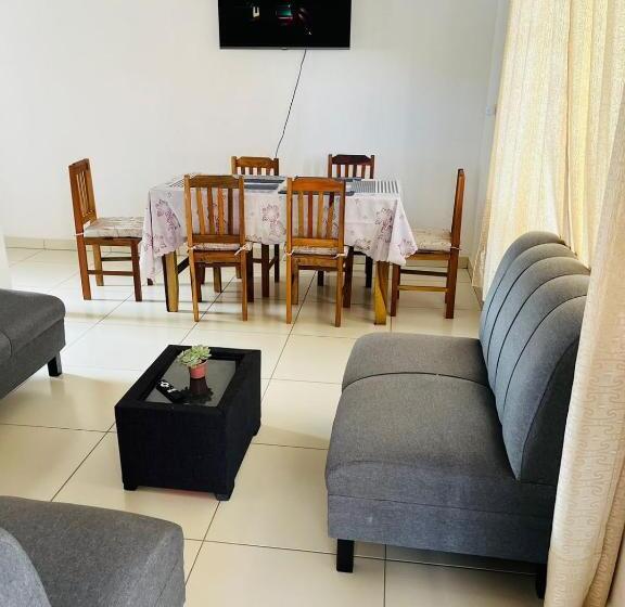 هاستل Rileys Home