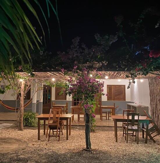 הוסטל The Jungle, Village & Beach