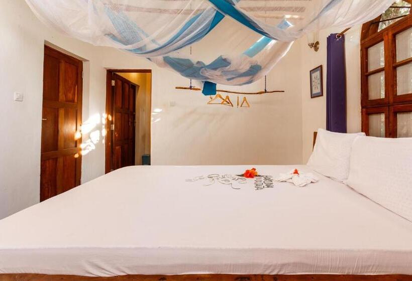 تختخواب و صبحانه Tropicana Boutique