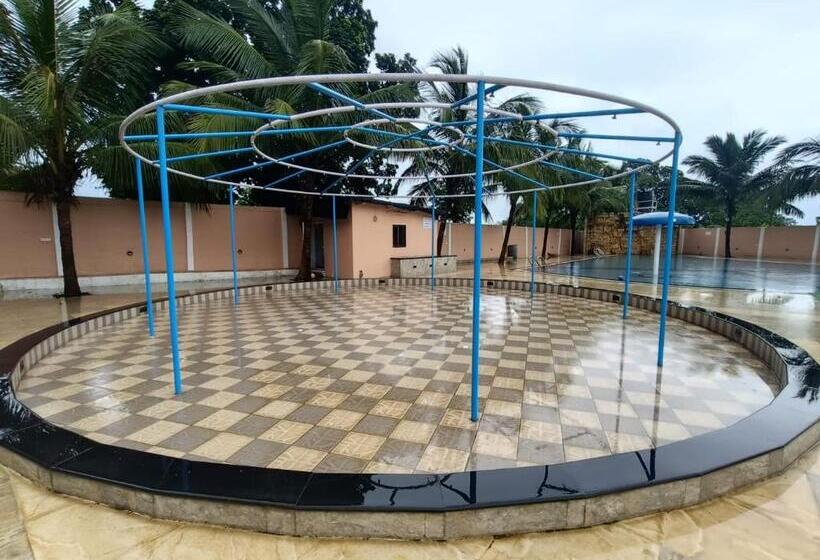 בית מלון כפרי B N Farm Badlapur