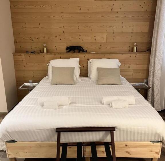 هتل Le 19   Chambre Patio 34m2   Centre Historique   Clim