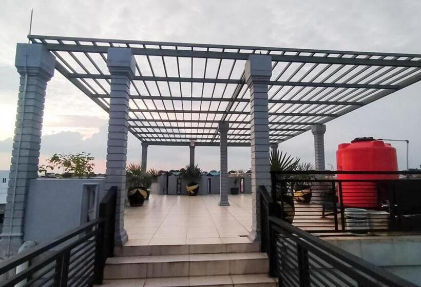 בית מלון כפרי Urbanview Botania Meeting Point Batam By Reddoorz