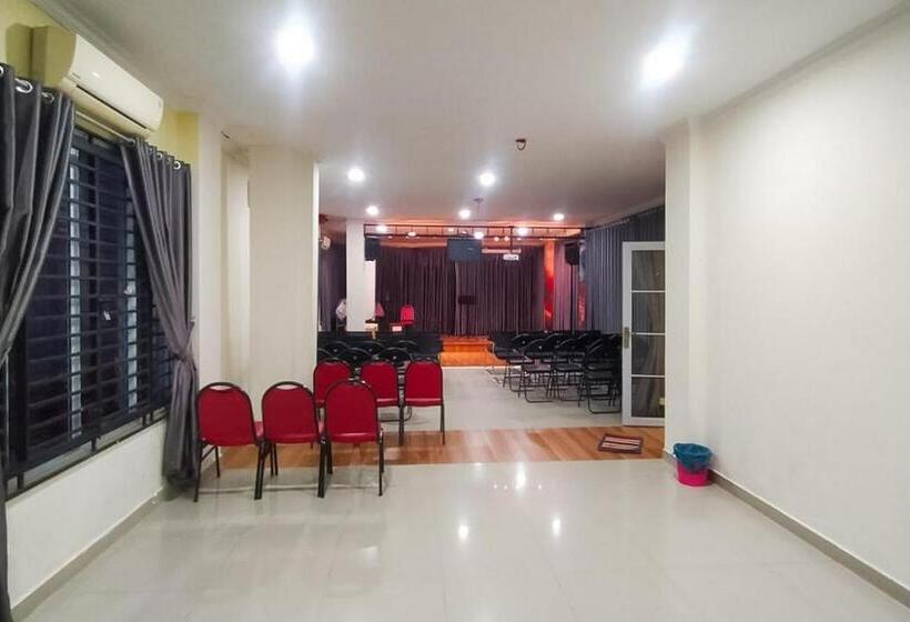 בית מלון כפרי Urbanview Botania Meeting Point Batam By Reddoorz