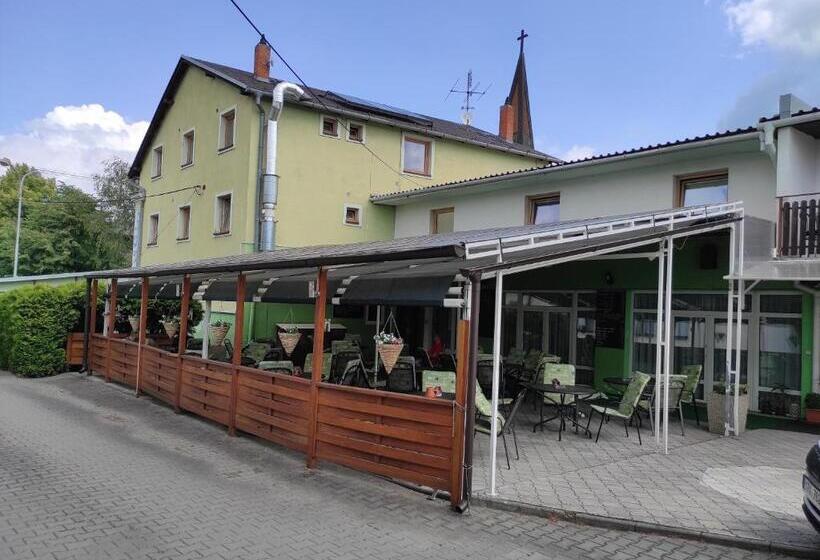 פנסיון Penzion A Restaurace U Knoppa