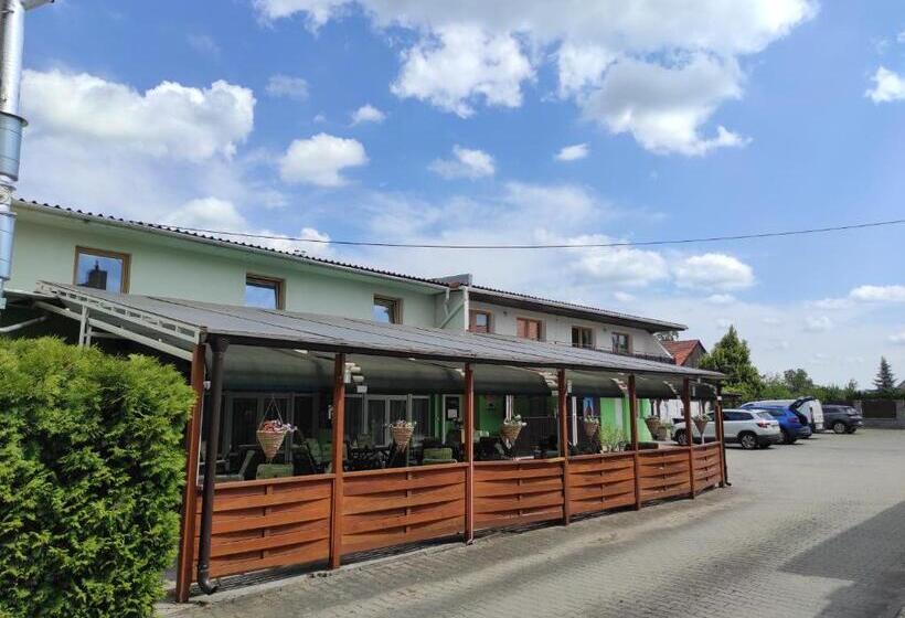 פנסיון Penzion A Restaurace U Knoppa