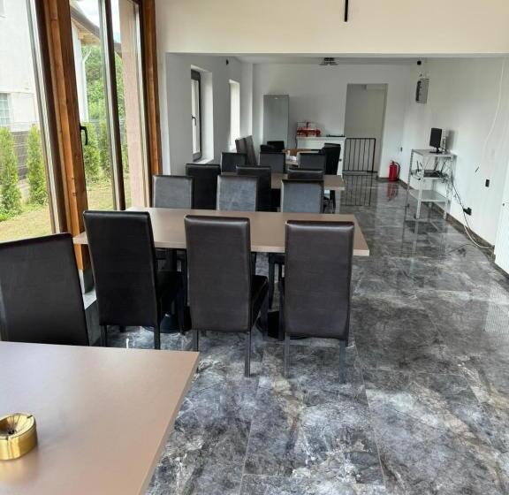 بنسيون Viv House