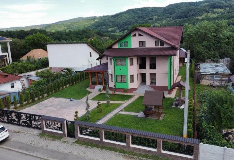 بنسيون Viv House
