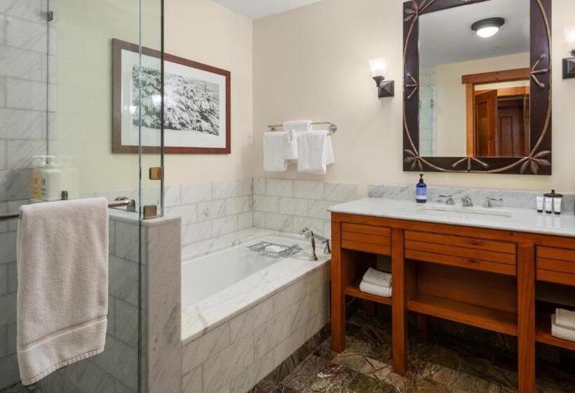 استراحتگاه 1216 The Lodge At Spruce Peak Ski In Ski Out Studio Spruce Peak Village Views 2nd Floor