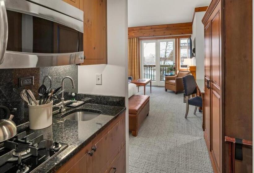 استراحتگاه 1216 The Lodge At Spruce Peak Ski In Ski Out Studio Spruce Peak Village Views 2nd Floor