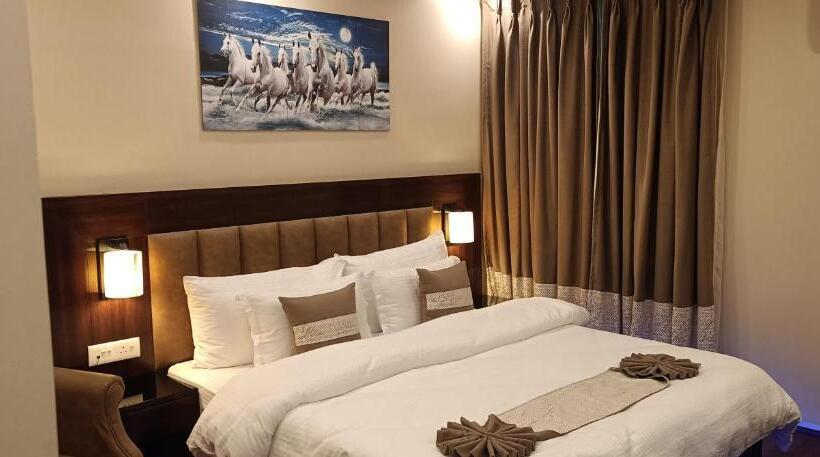 Xcelsior Hotel And Spa By Roh