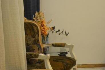 تختخواب و صبحانه Ukasha Guest House