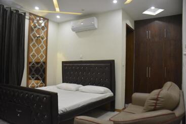 تختخواب و صبحانه Ukasha Guest House