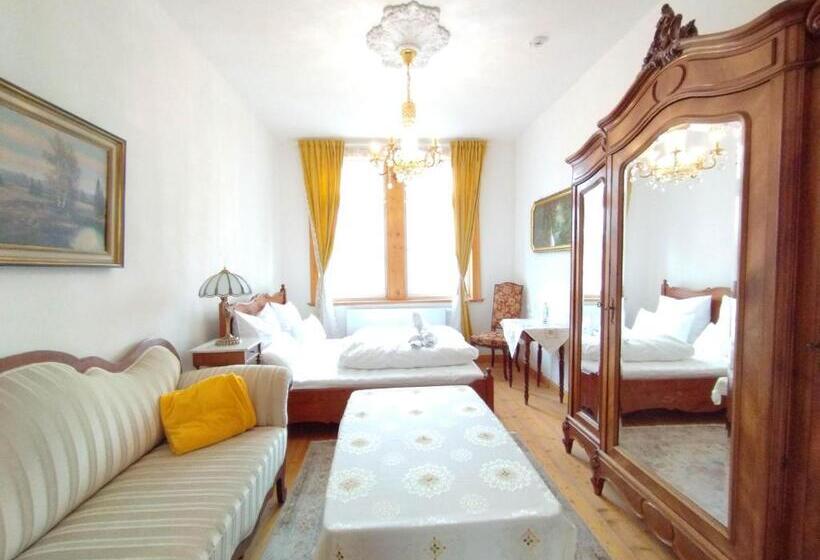 住宿加早餐  Unik Villa Kurz Urlaub Mit Veranda Und Balkon
