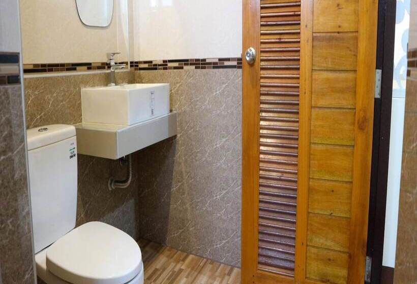 هتل Capital O 75521 Sang Siri Apartment