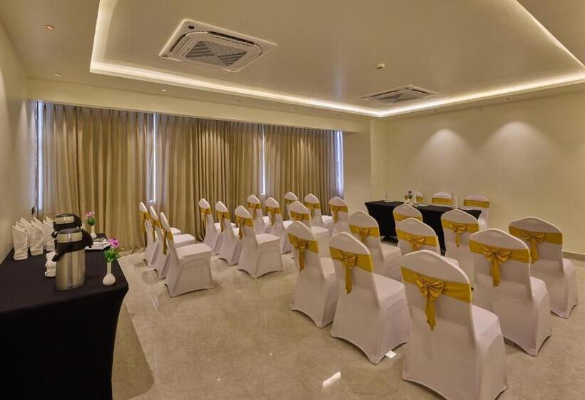ホテル Grand Continent Mysore A Sarovar Portico Affiliate