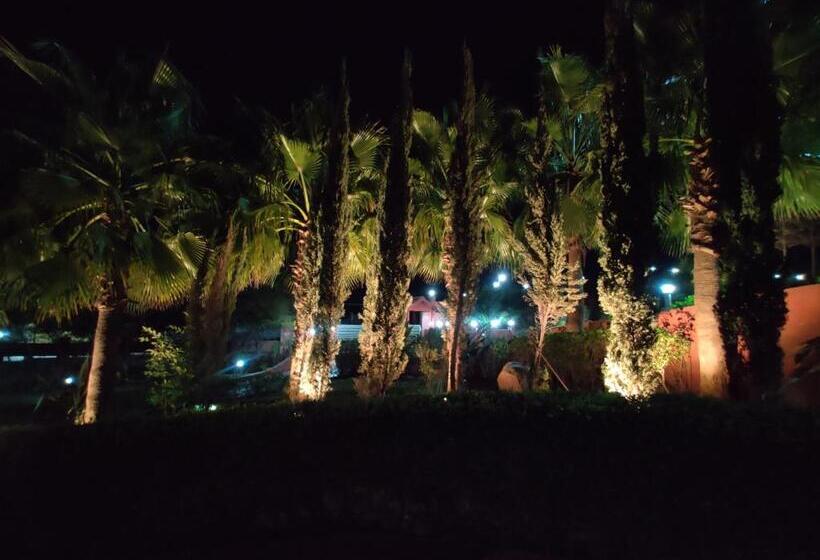 בית מלון כפרי Orchha Club And Resort   Ocr