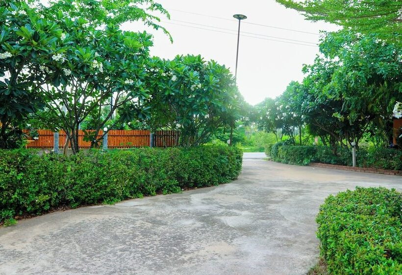 ホテル The Moon Resort Phetchaburi